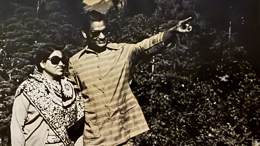 Dadu and Ma Sightseeing