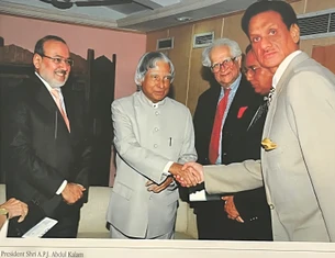 Indoor photo: Ajay Rungta (Dadu, right) shakes hands with President A.P.J. Abdul Kalam (center). Other men look on.